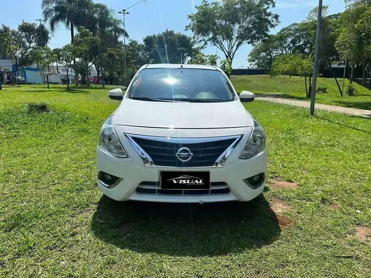 Nissan Versa Branco 1