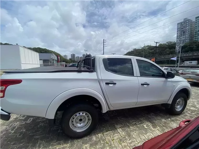 Mitsubishi L200 Triton Branco 2