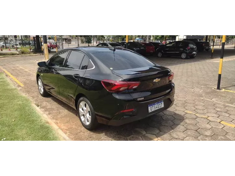 Chevrolet Onix Preto 4