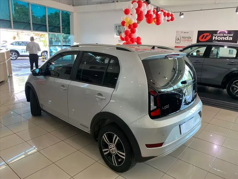 Volkswagen UP Prata 3