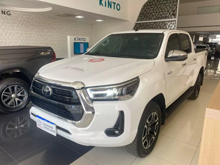 Toyota Hilux Branco 10