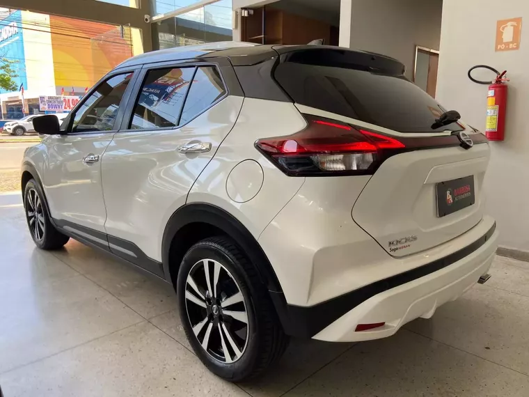 Nissan Kicks Branco 2