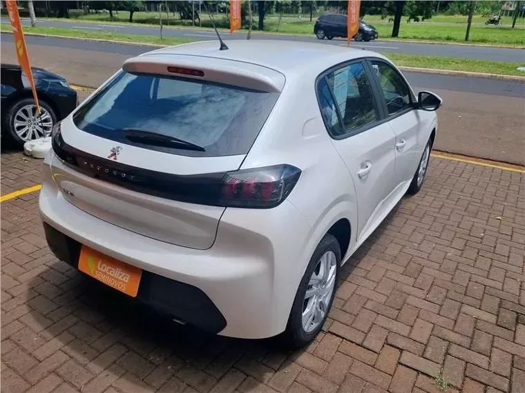 Peugeot 208 Branco 13