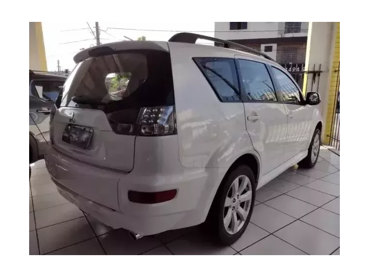 Mitsubishi Outlander Branco 2