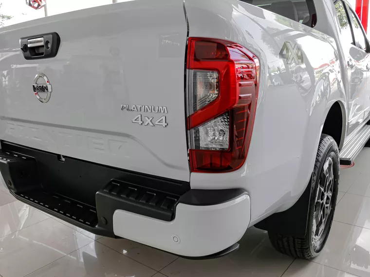 Nissan Frontier Branco 3