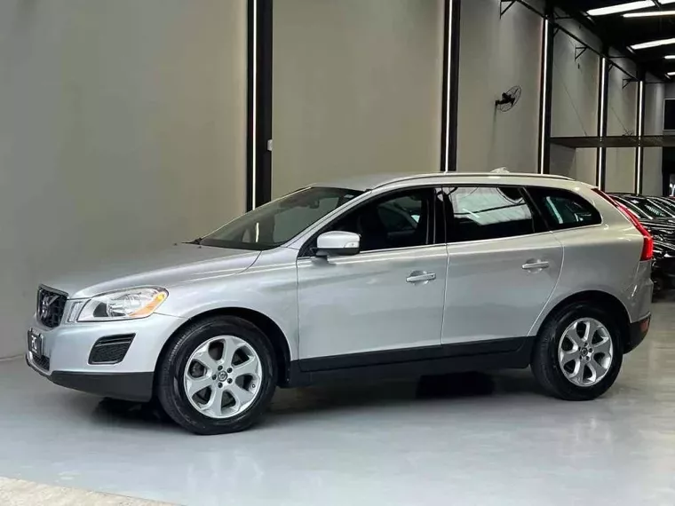 Volvo XC60 Prata 1