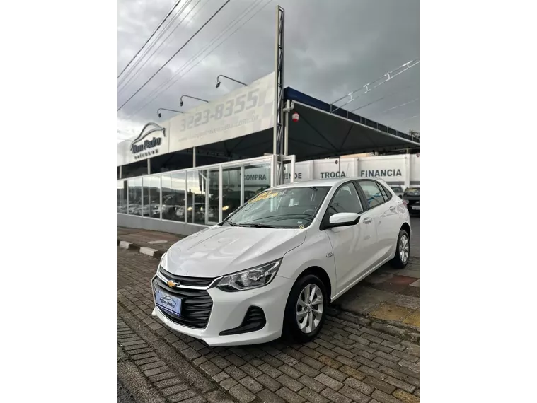 Chevrolet Onix Branco 1