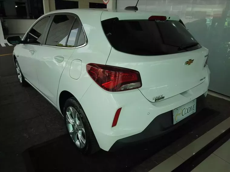 Chevrolet Onix Branco 2