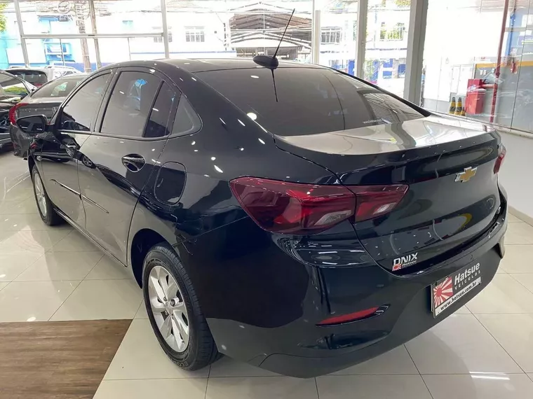 Chevrolet Onix Preto 10