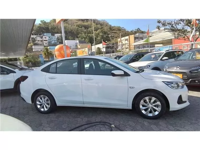 Chevrolet Onix Branco 7