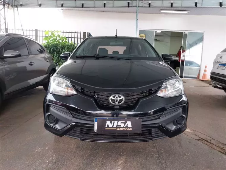 Toyota Etios Preto 5