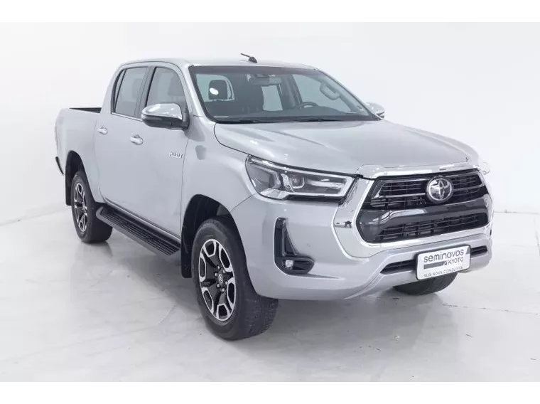 Toyota Hilux Prata 16