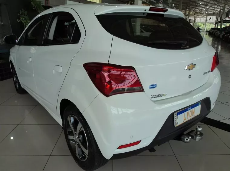 Chevrolet Onix Branco 2