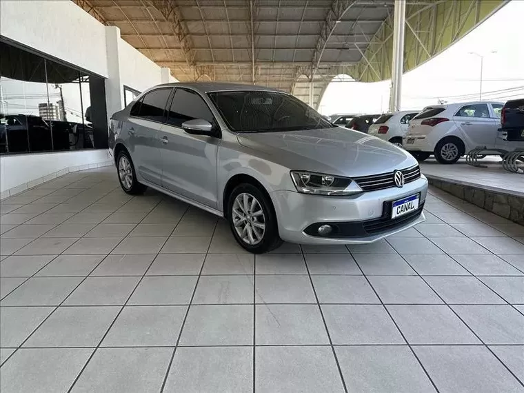 Volkswagen Jetta Prata 13