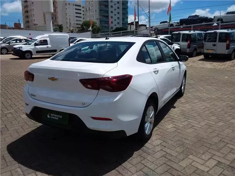 Chevrolet Onix Branco 8