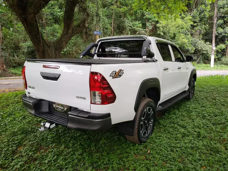 Toyota Hilux Branco 4