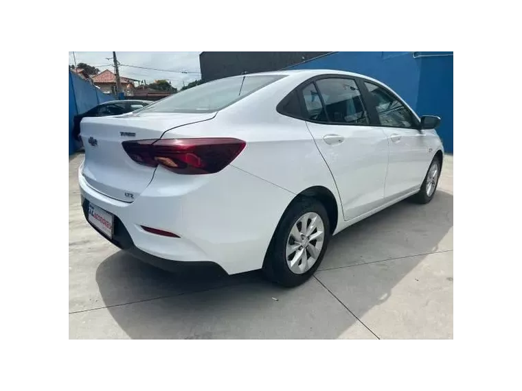 Chevrolet Onix Branco 8