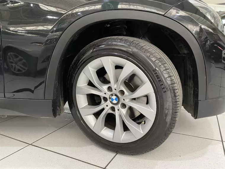 BMW X1 Preto 10