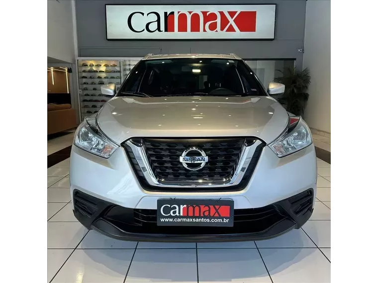 Nissan Kicks Prata 3