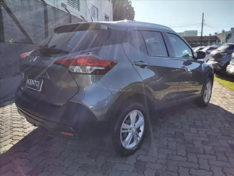 Nissan Kicks Cinza 3