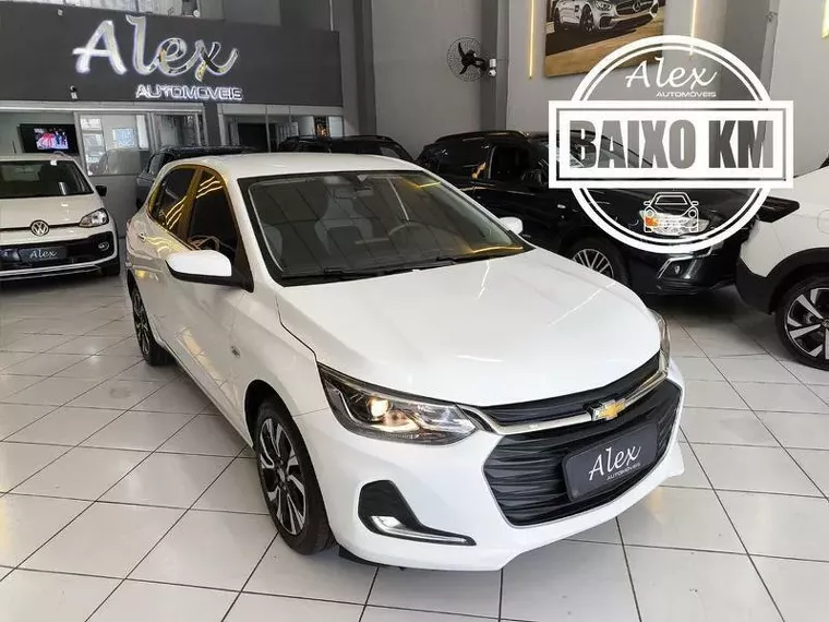 Chevrolet Onix Branco 1