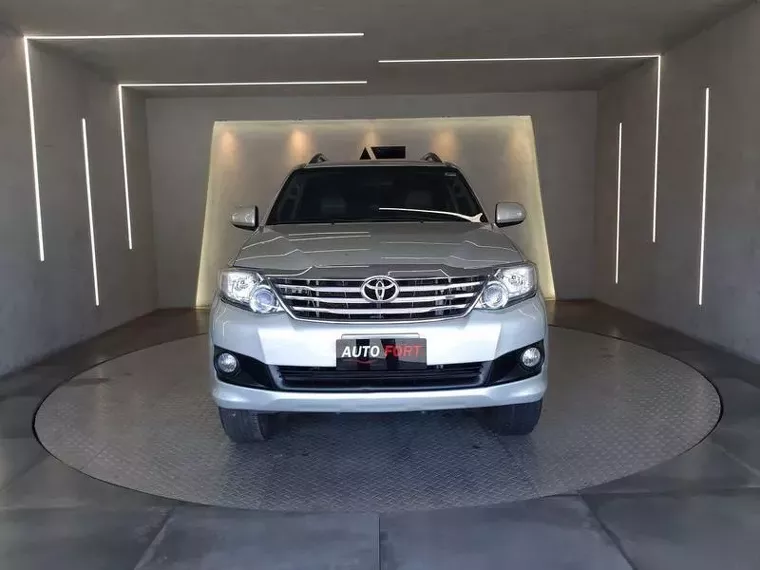 Toyota Hilux SW4 Bege 2