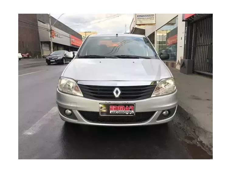 Renault Logan Prata 4