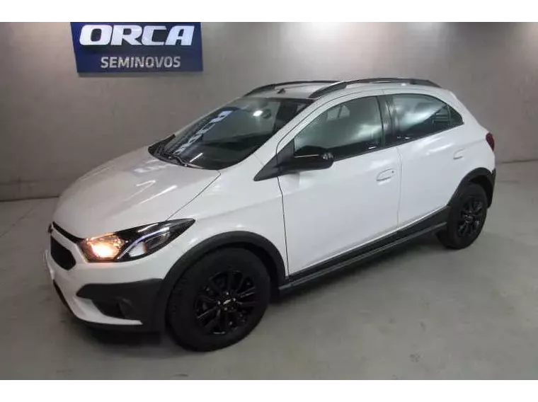 Chevrolet Onix Branco 6