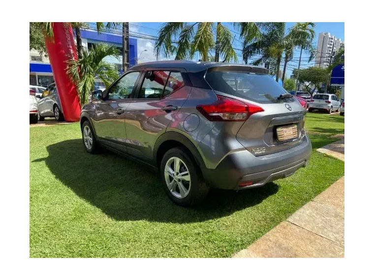 Nissan Kicks Cinza 6