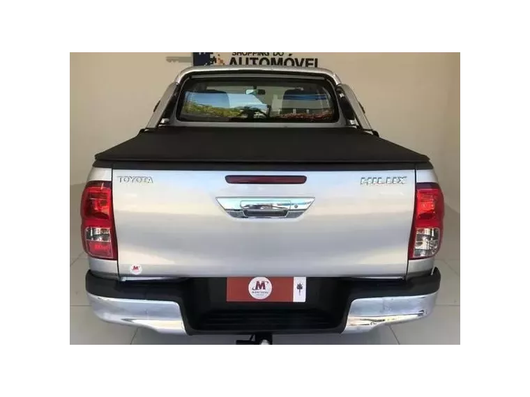 Toyota Hilux Prata 14