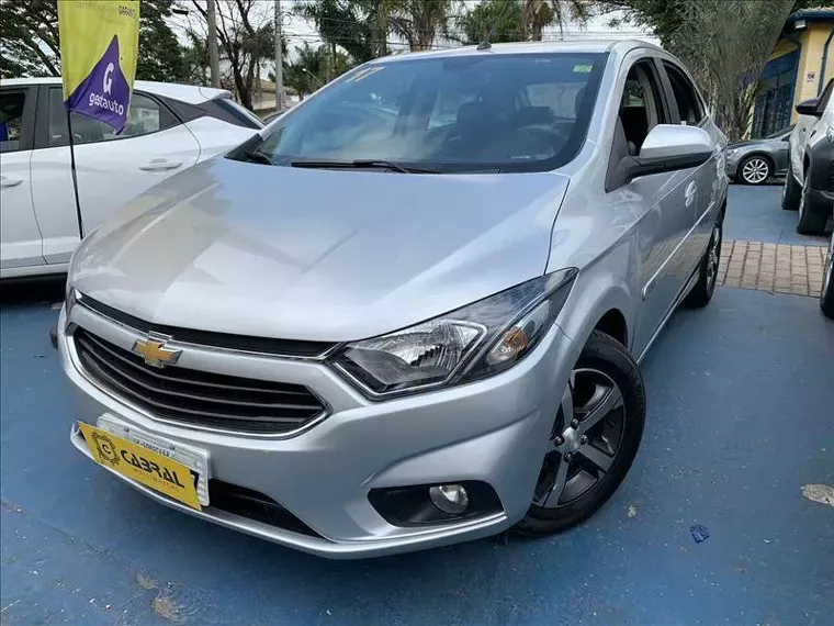 Chevrolet Onix Prata 6