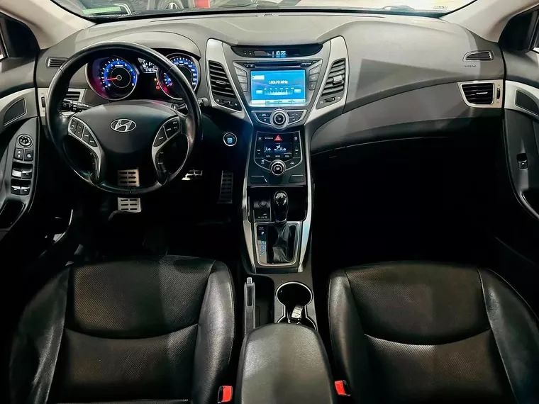 Hyundai Elantra Preto 6