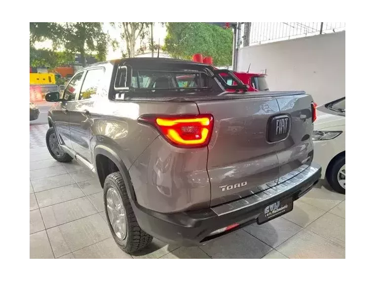 Fiat Toro Cinza 2