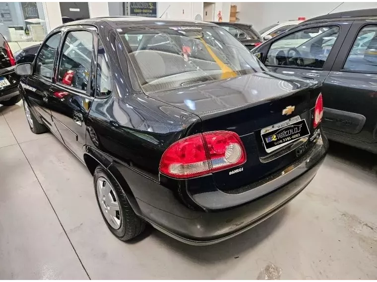 Chevrolet Classic Preto 4