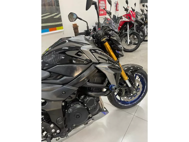 Suzuki GSX-S Preto 22