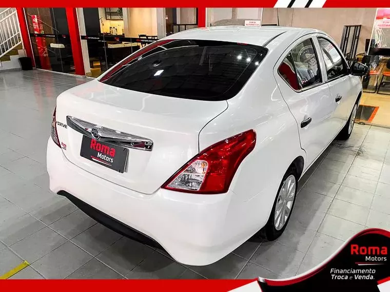 Nissan Versa Branco 4