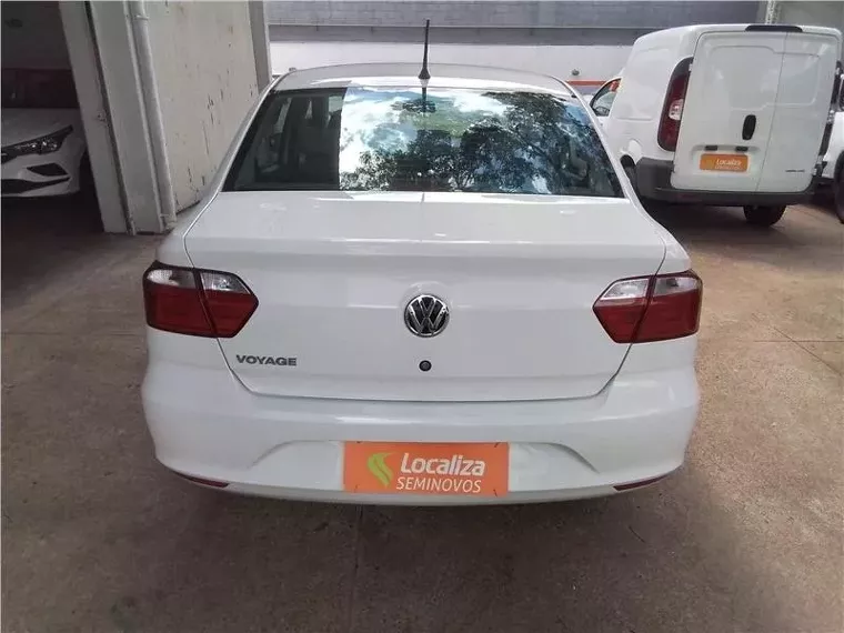 Volkswagen Voyage Branco 10