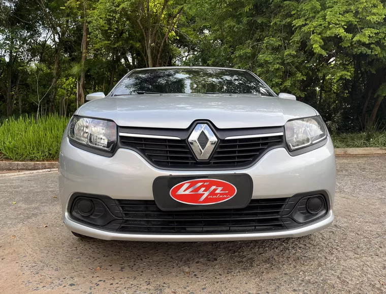 Renault Logan Prata 10