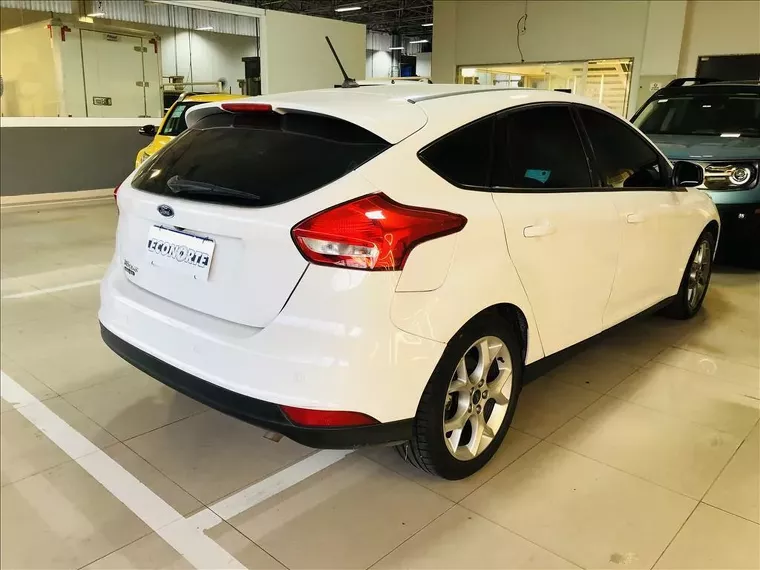 Ford Focus Branco 1