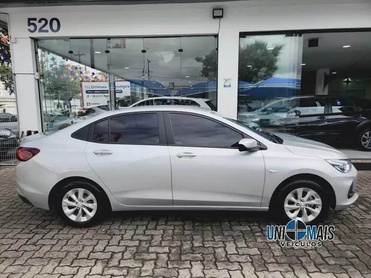 Chevrolet Onix Prata 8