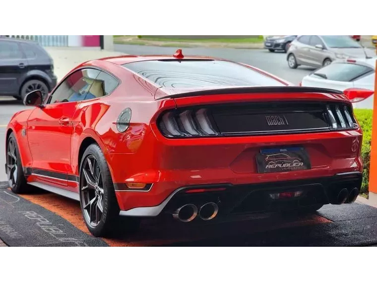 Ford Mustang Vermelho 11