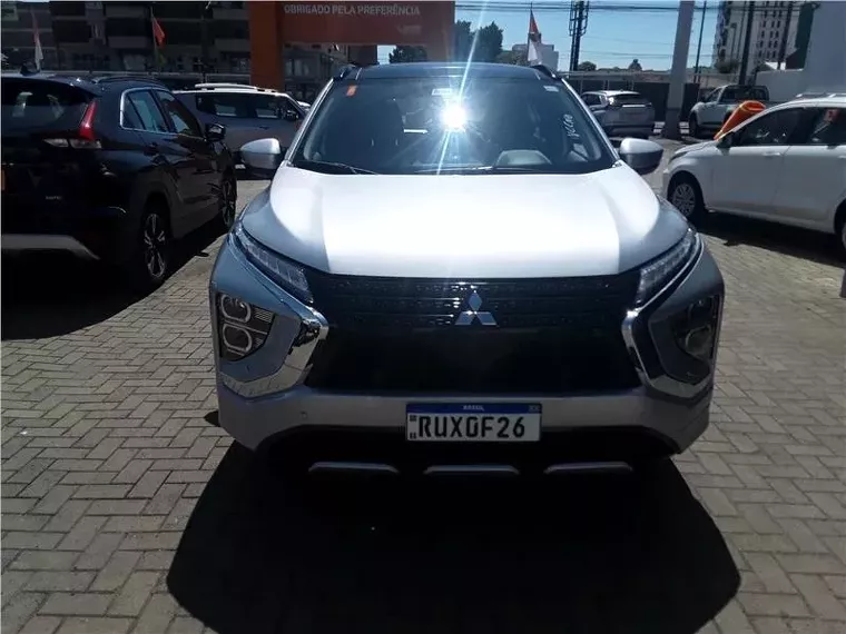 Mitsubishi Eclipse Cross Prata 2