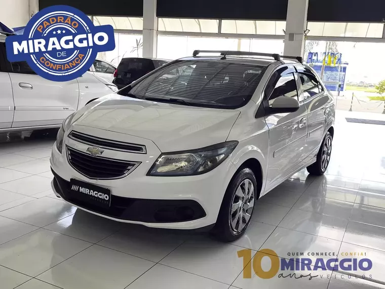 Chevrolet Onix Branco 7