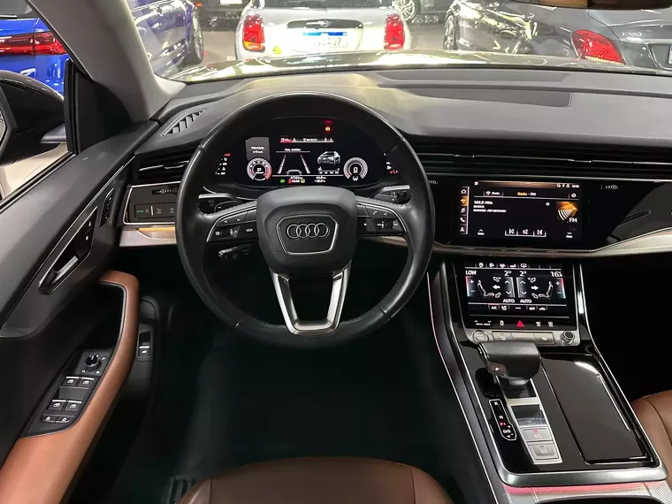 Audi Q8 Cinza 7