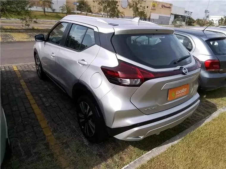 Nissan Kicks Prata 5