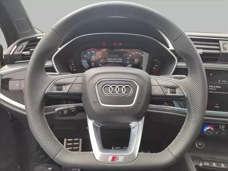 Audi Q3 Cinza 11