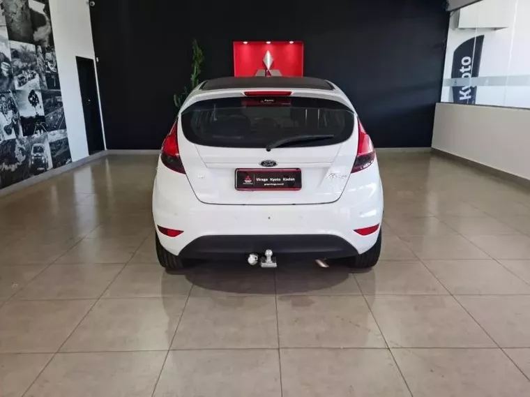 Ford Fiesta Branco 13