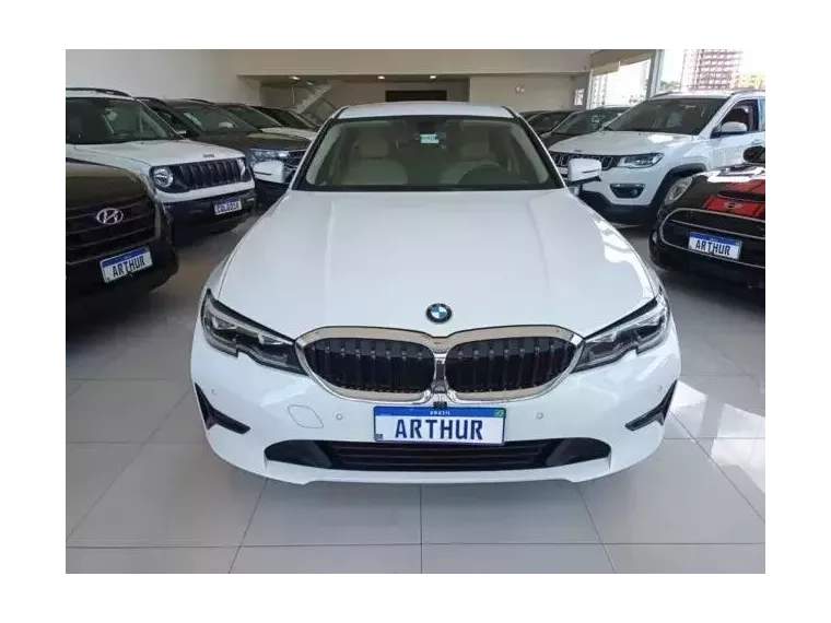 BMW 320i Branco 8