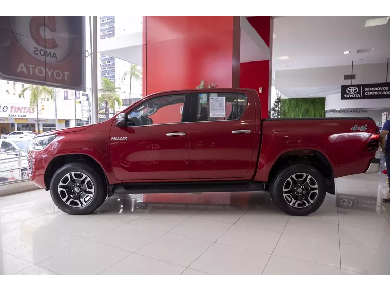 Toyota Hilux Vermelho 8