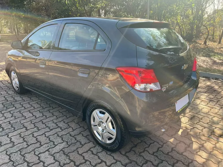 Chevrolet Onix Cinza 6